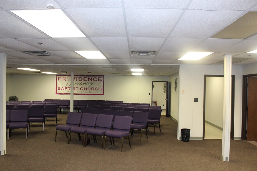 More Photos Of 2 SE Lee Blvd, Lawton Office For Lease