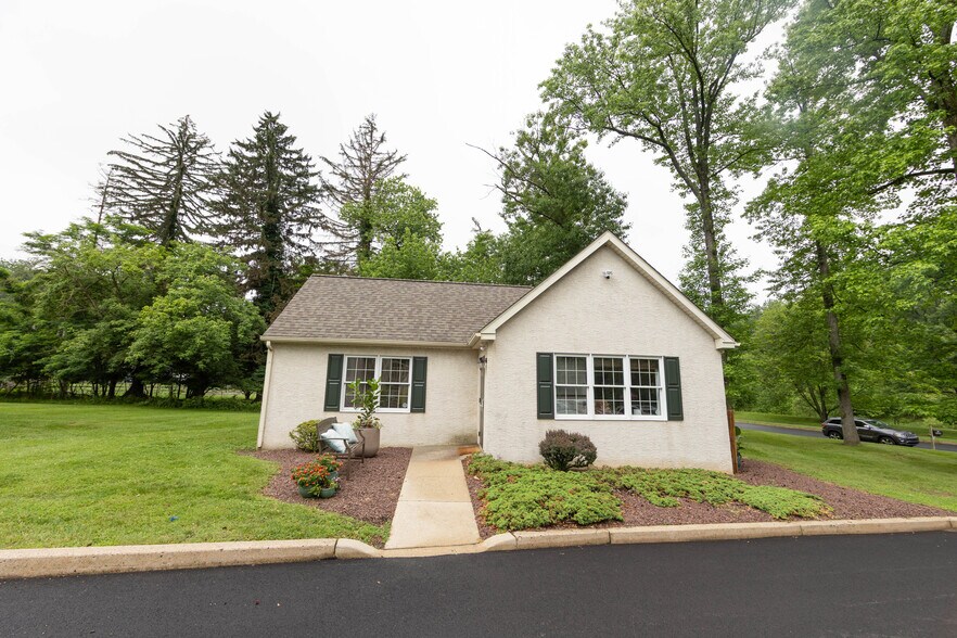 Primary Photo Of 900 Lenmar Dr, Blue Bell Coworking Space