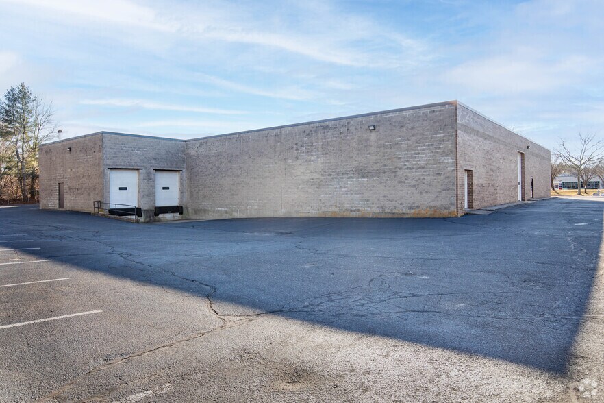 More Photos Of 181-191 Remington Blvd, Ronkonkoma Warehouse For Sale