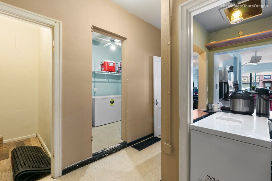 More Photos Of 1933-1937 Pacific Ave, Forest Grove General Retail For Sale