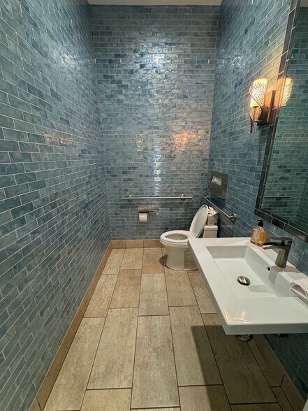 More Photos Of 5435 Park Central Ct, Naples Medical For Sale