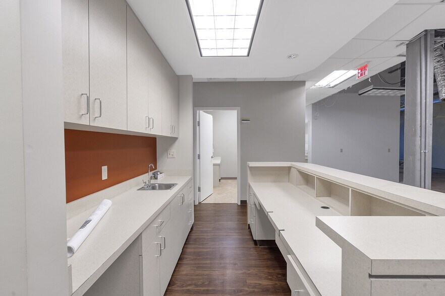 More Photos Of 4385 Johns Creek Pky, Suwanee Medical For Lease