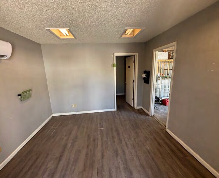 More Photos Of 422 S 40th St, Springdale Unknown For Lease