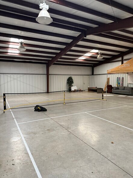 More Photos Of 1665 W Legacy Dr, Duncan Flex For Sale