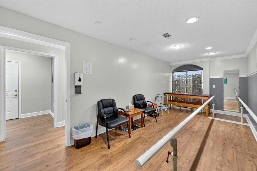 More Photos Of 7 W Main St, Apopka Office For Sale