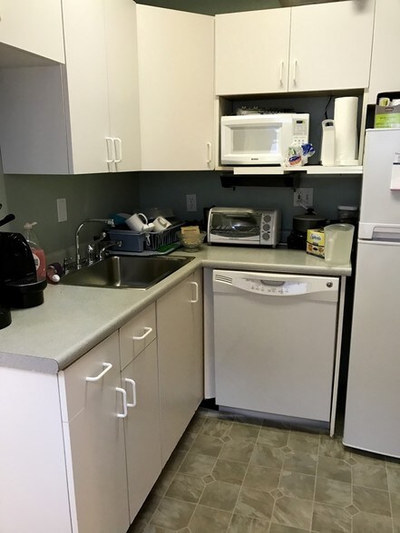 More Photos Of 1583 Beacon St, Brookline Office For Sale