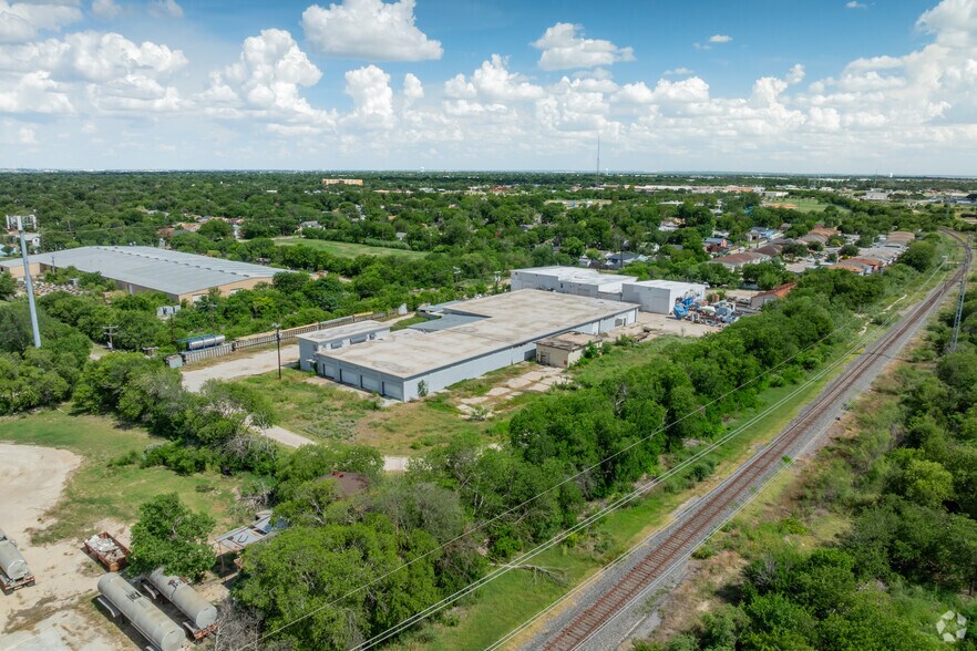 More Photos Of 625 Humble Ave, San Antonio Warehouse For Lease