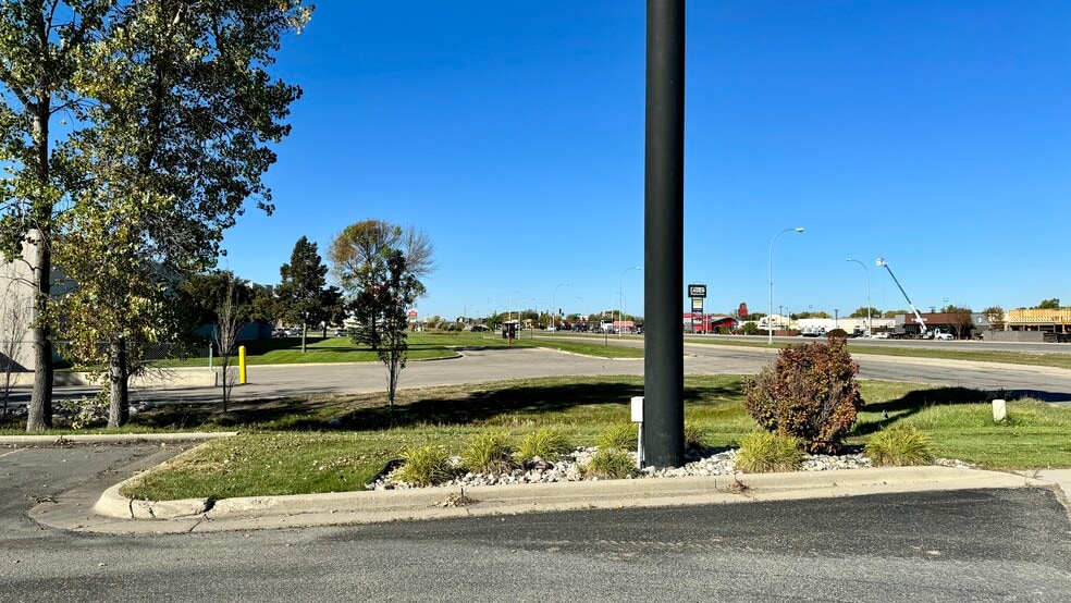 More Photos Of 3333 Hwy 10 E, Moorhead Restaurant For Lease