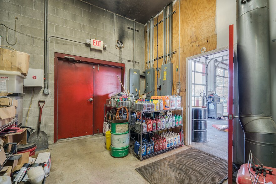 More Photos Of 1000 Shortcut Rd, Marine City Freestanding For Sale