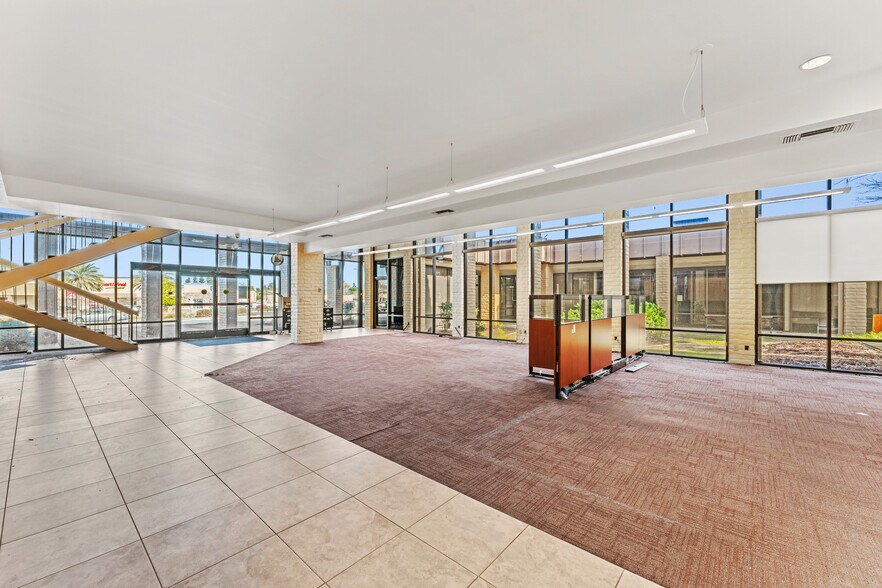 More Photos Of 110 Harding Blvd, Roseville Loft Creative Space For Lease