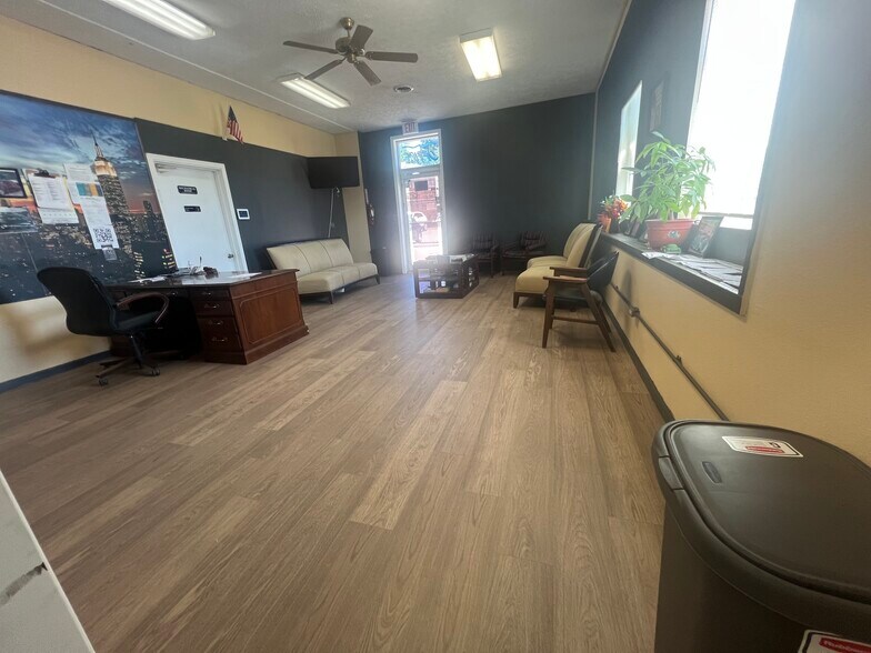 More Photos Of 7112 Blondo St, Omaha Auto Dealership For Sale