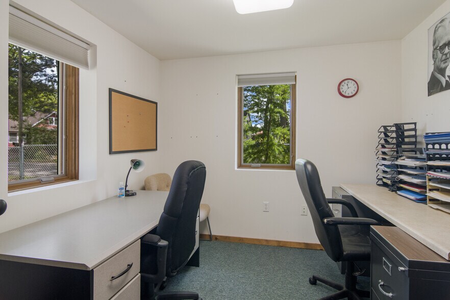 More Photos Of 1070 W Houghton Lake Dr, Prudenville Medical For Sale