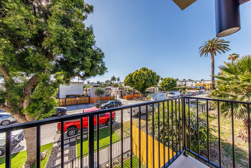 More Photos Of 2938 S Sycamore Ave, Los Angeles Apartments For Sale