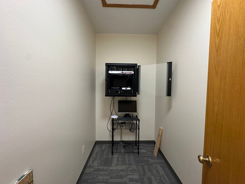 More Photos Of 580 Madison Ave, North Liberty Office For Sale