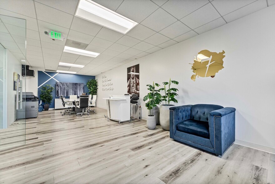 More Photos Of 21900 Burbank, Woodland Hills Office For Lease