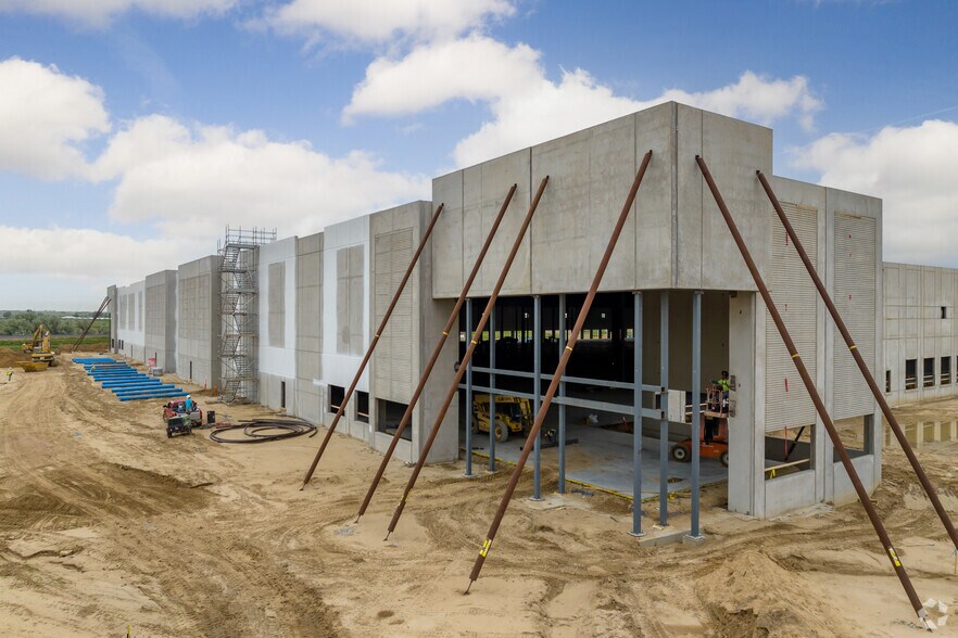 More Photos Of 6196 East Bridge St, Brighton Distribution For Lease