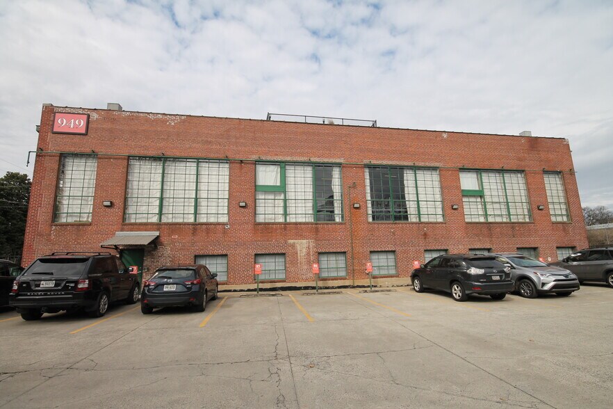 More Photos Of 887 W Marietta St NW, Atlanta Loft Creative Space For Lease