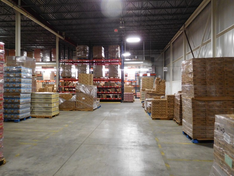 More Photos Of 2651 N Eastgate Ave, Springfield Distribution For Lease