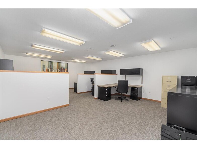 More Photos Of 2255 Waters Dr, Mendota Heights Unknown For Lease