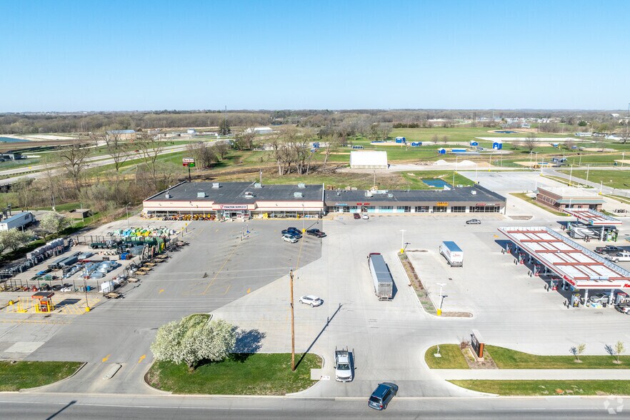 More Photos Of 401-509 1st Ave, Perry Storefront For Sale