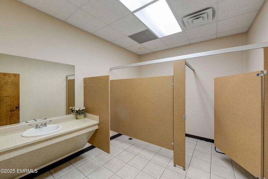 More Photos Of 2000 Highway 19 N, Meridian Office For Sale