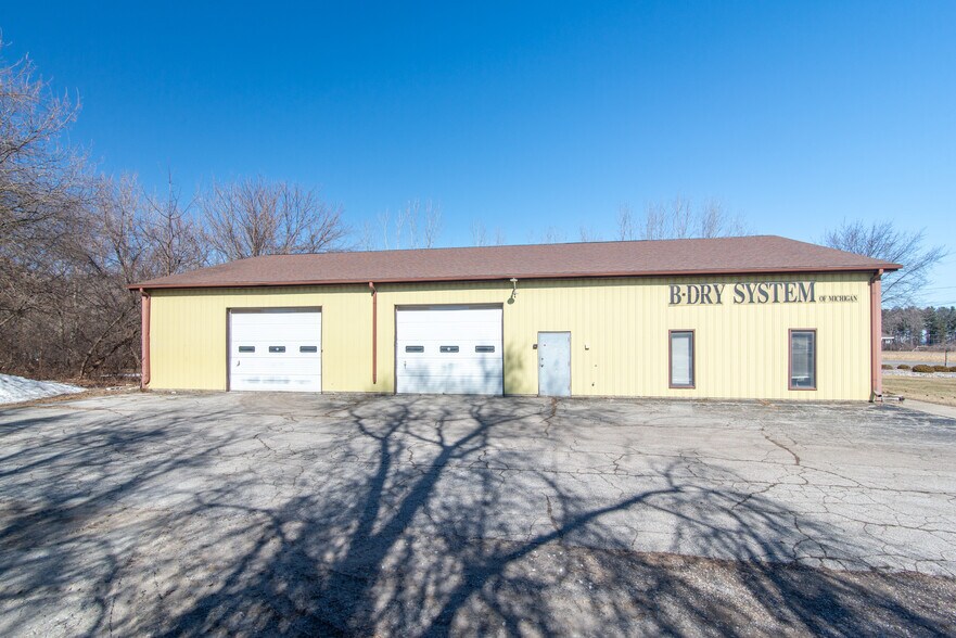 More Photos Of 5087 N Michigan Rd, Saginaw Flex For Sale