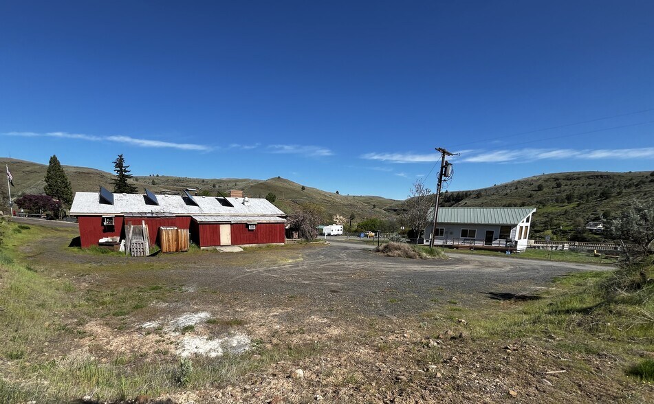 More Photos Of 99 3rd St, Maupin Restaurant For Sale