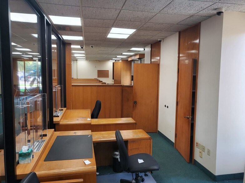 More Photos Of 1750 NE 8th St, Homestead Bank For Sale