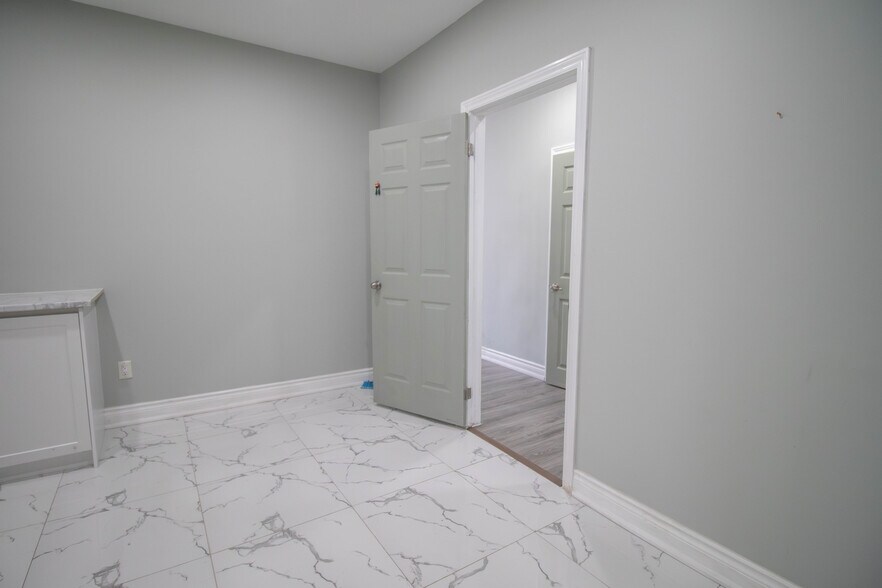 More Photos Of 5126 Victoria Ave, Niagara Falls Storefront Retail Residential For Lease