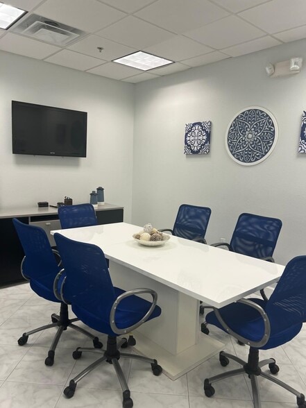 More Photos Of 13538 Village Park Dr, Orlando Office Residential For Lease