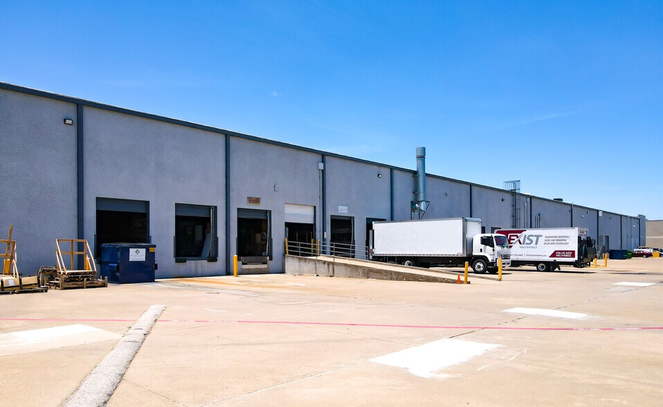 More Photos Of 8600 N Royal Ln, Irving Distribution For Lease
