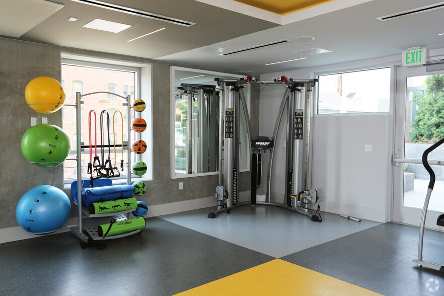 More Photos Of 424 W Pico Blvd, Los Angeles Apartments For Lease