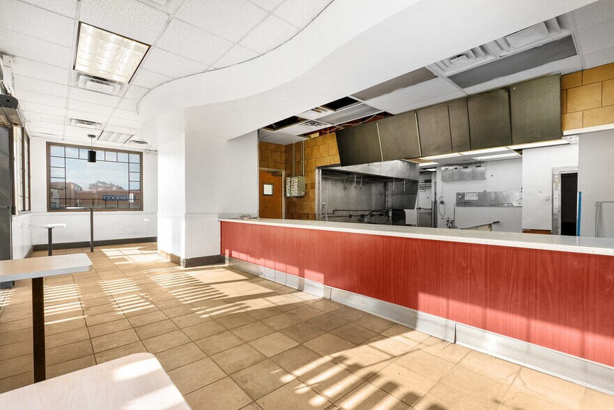 More Photos Of 4650 Border Village Rd, San Ysidro Office For Lease