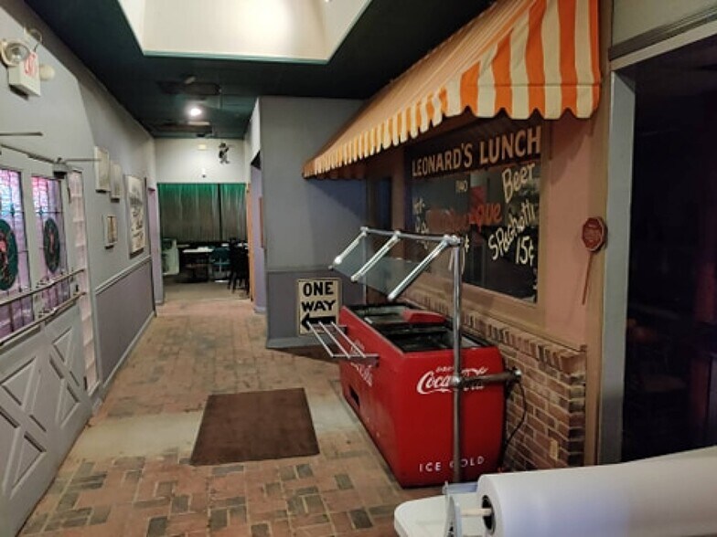 More Photos Of 5465 Fox Plaza Dr, Memphis Restaurant For Lease