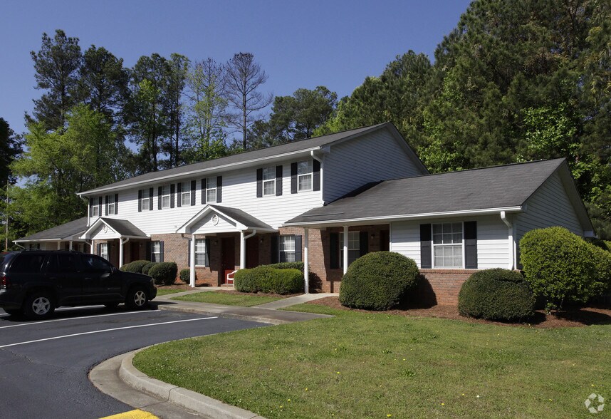 More Photos Of 82 Berry Dr, Newnan Apartments For Sale