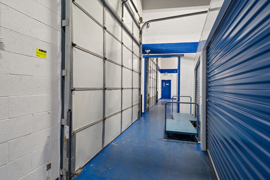 More Photos Of 403-409 Rue Saint-Roch, Montréal Warehouse For Lease