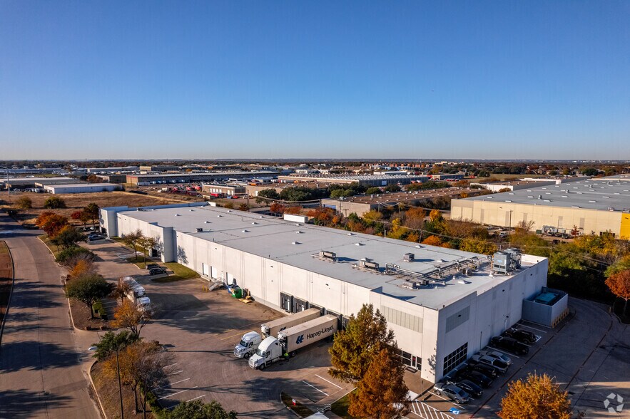 More Photos Of 5015 Catron Dr, Dallas Warehouse For Lease