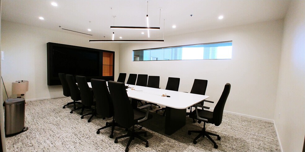 More Photos Of 10201 N Illinois St, Indianapolis Office For Lease