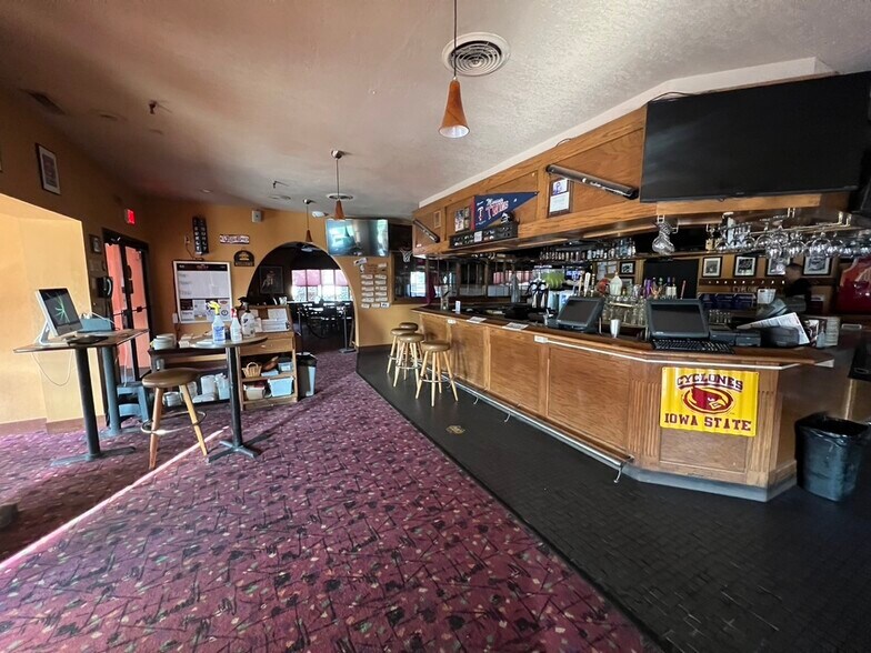 More Photos Of 2960 4th St SW, Mason City Restaurant For Sale