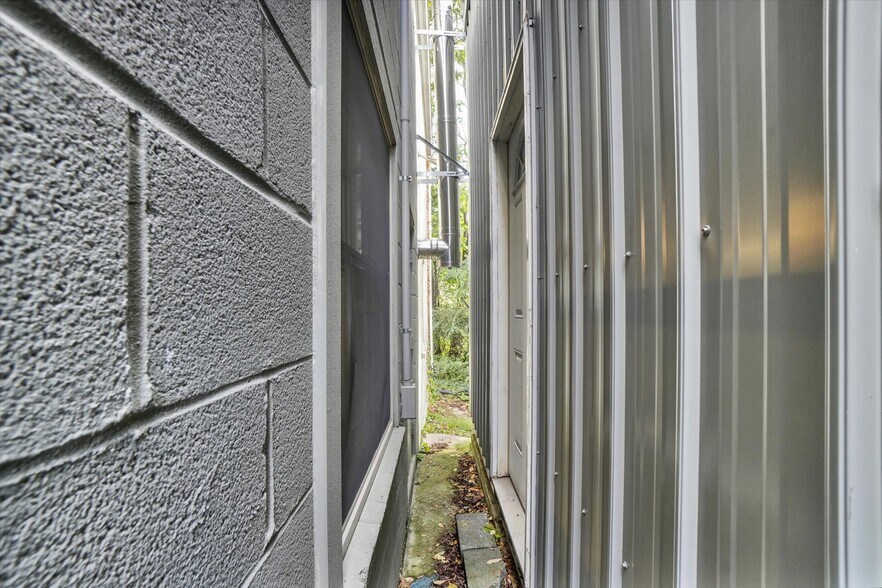 More Photos Of 321 Dewey St, York Distribution For Sale