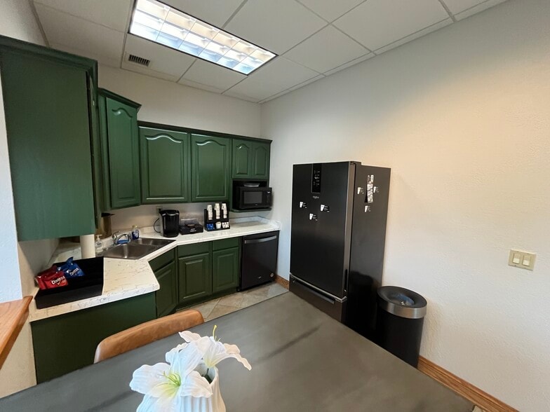 More Photos Of 6100 W Bluemound Rd, Wauwatosa Storefront Retail Residential For Lease