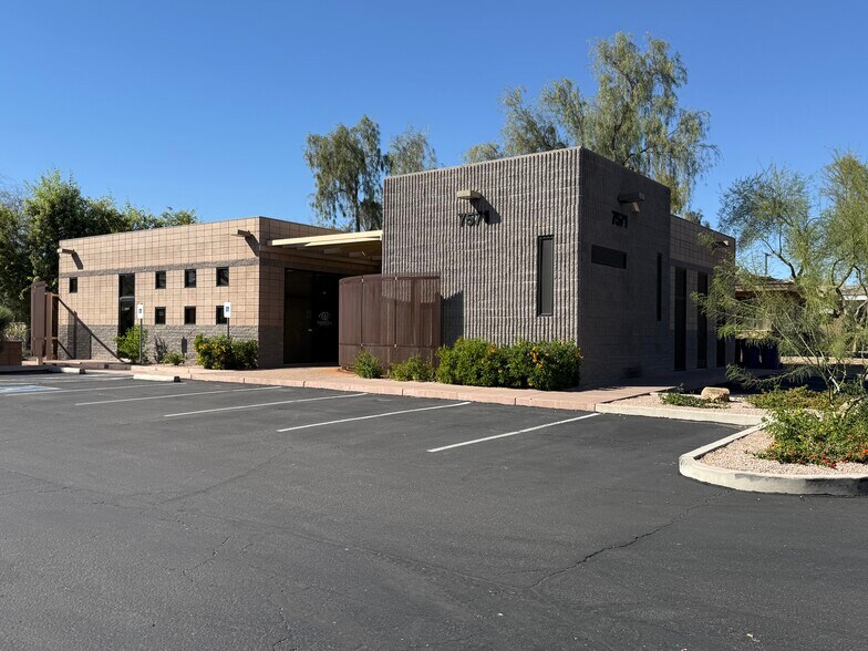 More Photos Of 7571 S Willow Dr, Tempe Medical For Lease