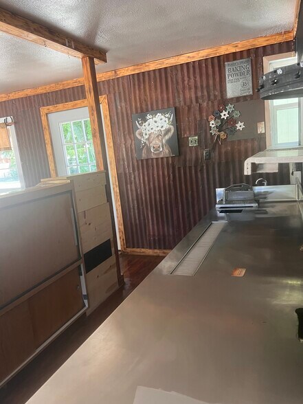 More Photos Of 930 S F St, Lakeview Restaurant For Sale