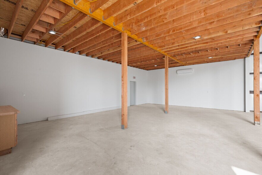 More Photos Of 10020 Darden Hill Rd, Austin Light Distribution For Lease