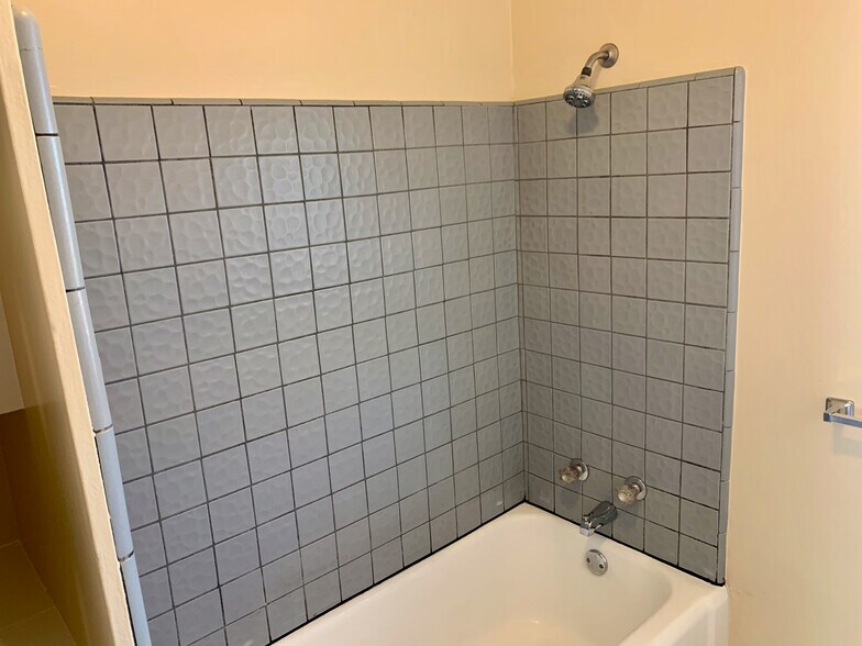 More Photos Of 379 Aster St, Laguna Beach Apartments For Sale