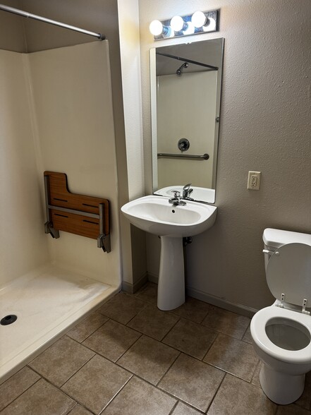 More Photos Of 1325 S Lillian Ave, Bolivar Apartments For Sale