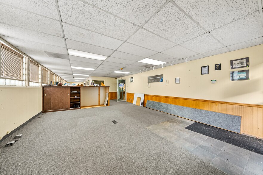 More Photos Of 655 W Umpqua St, Roseburg Radio TVTransmission Facilities For Sale