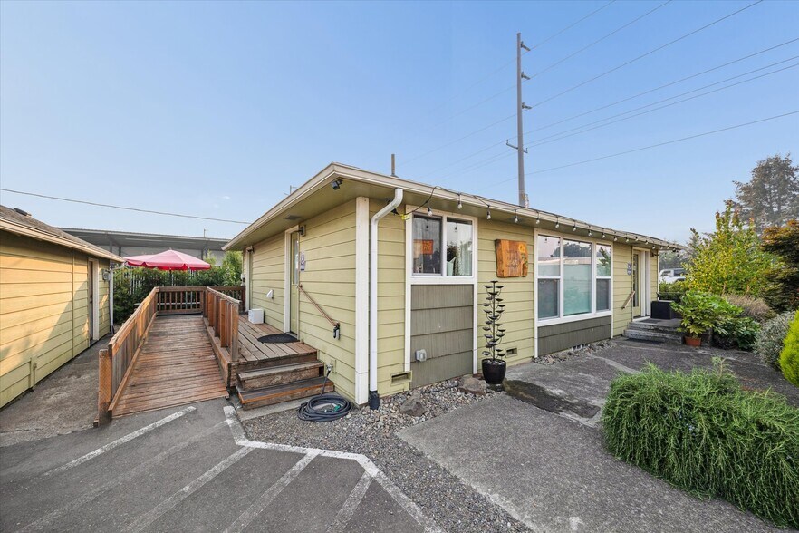 More Photos Of 615 SE 1st Ave, Canby Office For Sale