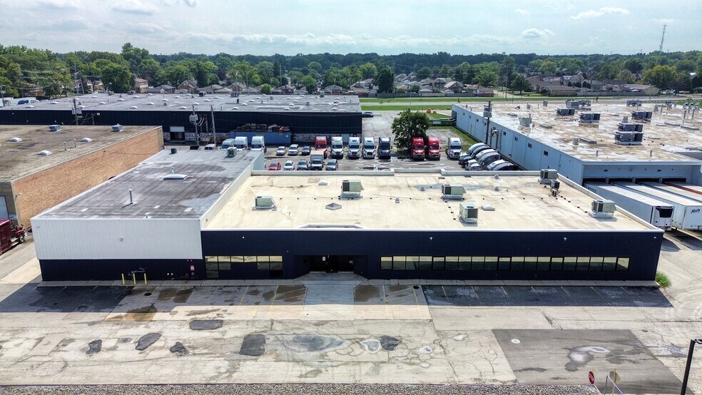 More Photos Of 2100 W 21st St, Broadview Light Manufacturing For Lease