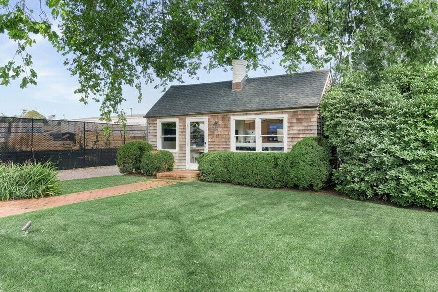 More Photos Of 30 Race Ln, East Hampton Office For Sale